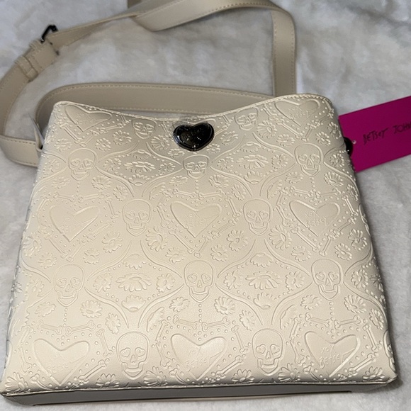 NEW Betsey Johnson Skull Tote Handbag - Picture 2 of 13